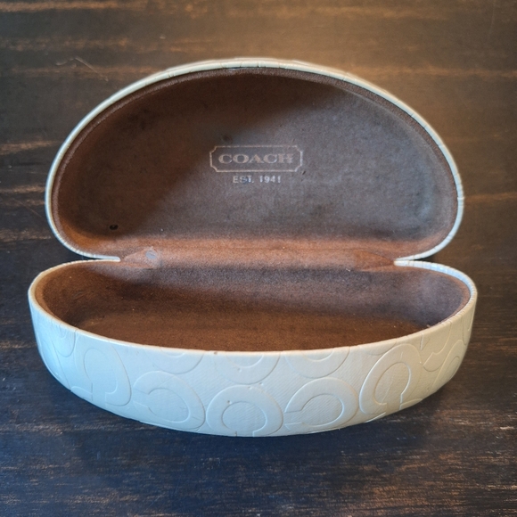 Cream Coach Sunglasses Case - Picture 3 of 3